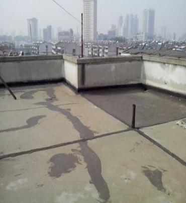 鲁甸漏水维修 楼顶漏水是什么原因，楼顶漏水维修方法是什么?